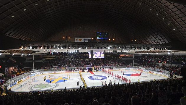 Slavnostní ceremoniál před začátkem zápasu. Slavnostní ceremoniál před začátkem zápasu.