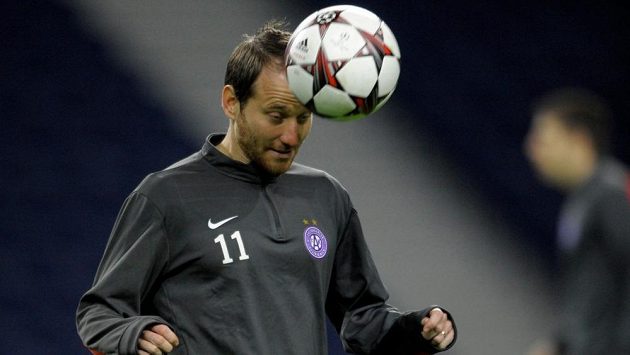 Český fotbalista Tomáš Jun zvažuje svou další budoucnost. Český fotbalista Tomáš Jun zvažuje svou další budoucnost.