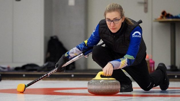 Skipka českého curlingového týmu Anna Kubešková. Skipka českého curlingového týmu Anna Kubešková.