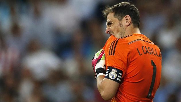Zklamaný kapitán Bílého baletu Iker Casillas. Zklamaný kapitán Bílého baletu Iker Casillas.