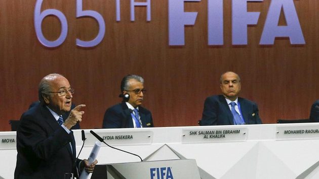Prezident FIFA Sepp Blatter hovoří na 65. volebním kongresu. Prezident FIFA Sepp Blatter hovoří na 65. volebním kongresu.