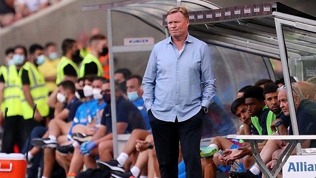 Trenér Barcelony Ronald Koeman se dostává pod velký tlak. Trenér Barcelony Ronald Koeman se dostává pod velký tlak.