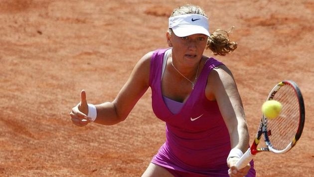 Petra Kvitová během zápasu s Ruskou Bratčikovovou na Roland Garros. Petra Kvitová během zápasu s Ruskou Bratčikovovou na Roland Garros.