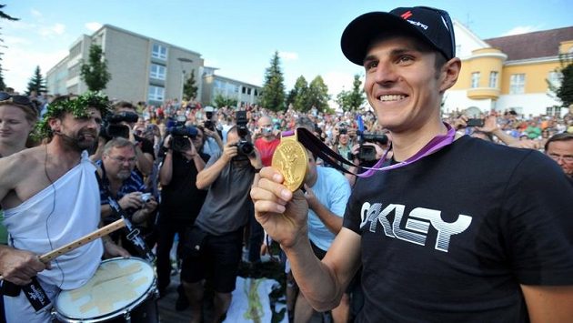 Obyvatelé Ústí nad Orlicí uvítali doma zlatého olympijského bikera Jaroslava Kulhavého. Obyvatelé Ústí nad Orlicí uvítali doma zlatého olympijského bikera Jaroslava Kulhavého.