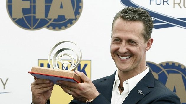 Michael Schumacher na archivním snímku se Zlatým volantem Michael Schumacher na archivním snímku se Zlatým volantem
