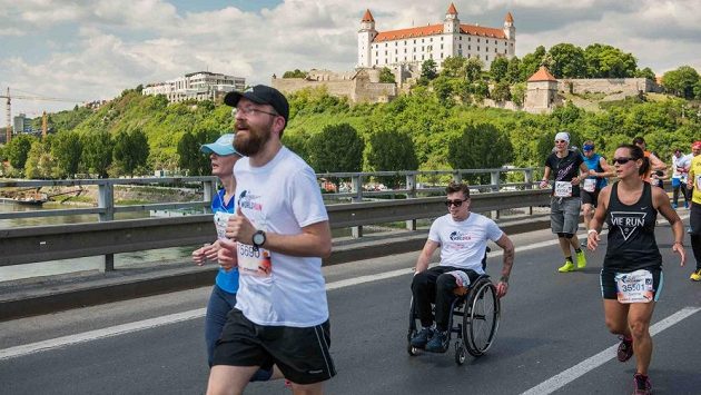 Lukáš Šembera bojuje na trati Wings for Life. V Bratislavě ujel na vozíku 18 kilometrů. Lukáš Šembera bojuje na trati Wings for Life. V Bratislavě ujel na vozíku 18 kilometrů.