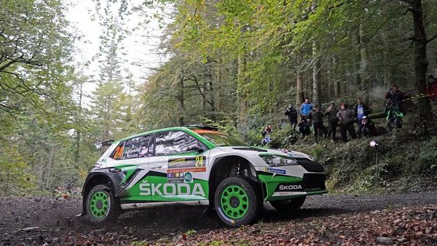 Jan Kopecký se Škodou Fabia R5 na trati závodu mistrovství světa ve Walesu. Jan Kopecký se Škodou Fabia R5 na trati závodu mistrovství světa ve Walesu.