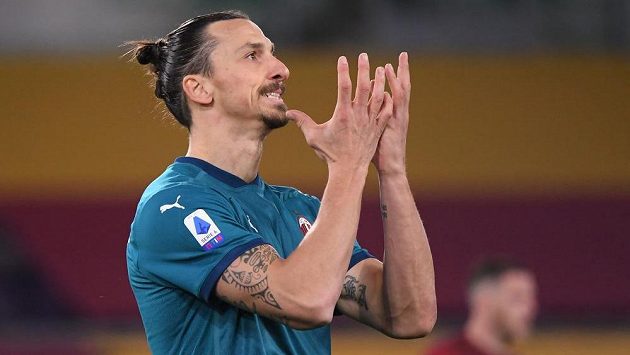 Kanonýr AC Milán Zlatan Ibrahimovic v nedělním utkání italské ligy proti AS Řím. Kanonýr AC Milán Zlatan Ibrahimovic v nedělním utkání italské ligy proti AS Řím.