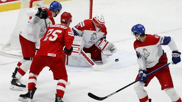Brankář Šimon Hrubec, Radek Faksa a Rus Grigorenko v utkání o bronz na MS. Brankář Šimon Hrubec, Radek Faksa a Rus Grigorenko v utkání o bronz na MS.