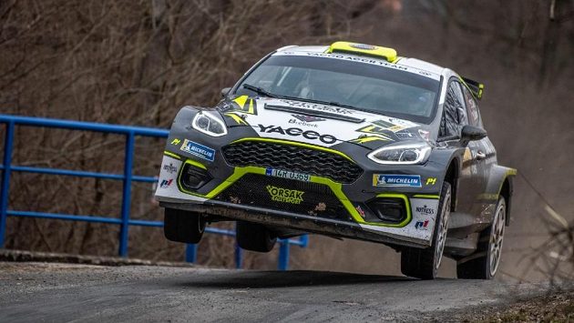 Český talentovaný pilot Erik Cais bral na Valašské rallye celkové páté místo. Český talentovaný pilot Erik Cais bral na Valašské rallye celkové páté místo.