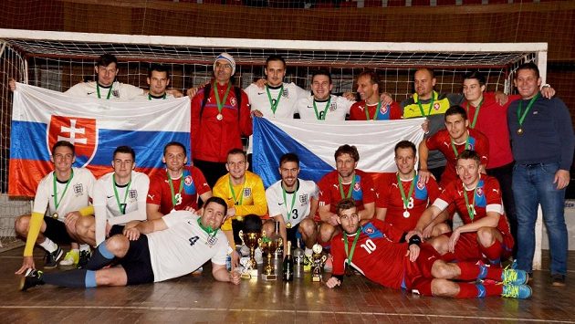 Fotbalová liga firem spojuje český a slovenský fotbal opět v jedné lize Fotbalová liga firem spojuje český a slovenský fotbal opět v jedné lize