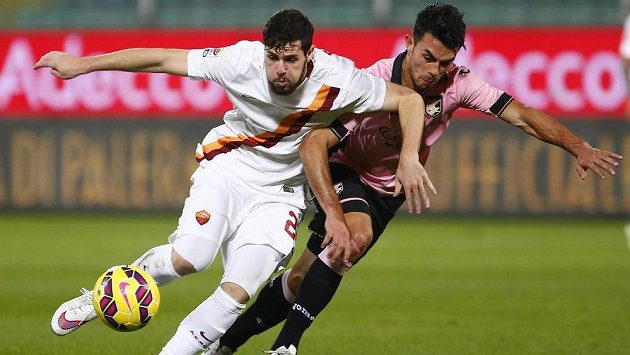 Mattia Destro (vlevo) odchází z AS Řím do AC Milán. Mattia Destro (vlevo) odchází z AS Řím do AC Milán.