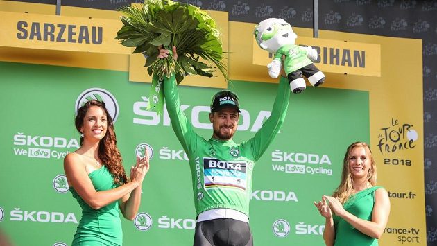 Peter Sagana v zeleném dresu pro vedoucího muže bodovací soutěže Tour de France. Peter Sagana v zeleném dresu pro vedoucího muže bodovací soutěže Tour de France.