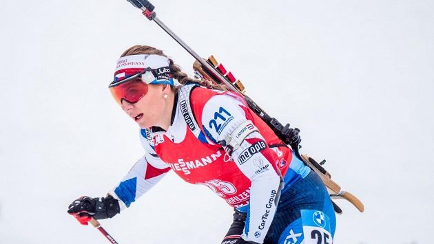 Lucie Charvátová totálně nezvládla střelbu vstoje. Lucie Charvátová totálně nezvládla střelbu vstoje.
