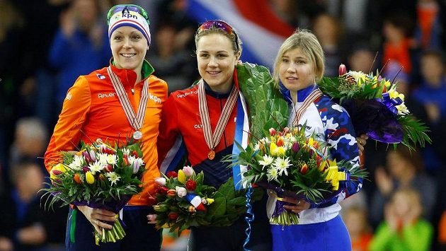 Stupně vítězů ženského sprinterského čtyřboje: Zleva bronzová Nizozemka Ter Morsová, uprostřed vítězná Češka Erbanová a vpravo stříbrná Ruska Fatkulinová. Stupně vítězů ženského sprinterského čtyřboje: Zleva bronzová Nizozemka Ter Morsová, uprostřed vítězná Češka Erbanová a vpravo stříbrná Ruska Fatkulinová.