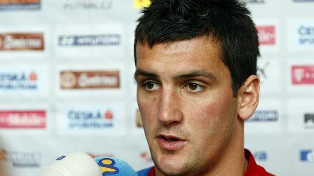 Fotbalový útočník Martin Fenin přiznal, že již delší dobu čelí depresivním stavům. Fotbalový útočník Martin Fenin přiznal, že již delší dobu čelí depresivním stavům.