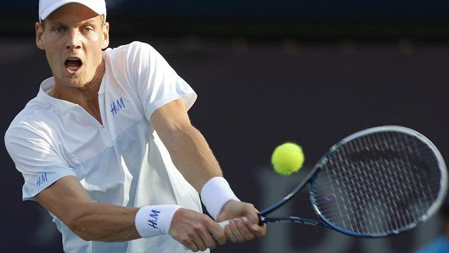 Český tenista Tomáš Berdych na turnaji v Dubaji. Český tenista Tomáš Berdych na turnaji v Dubaji.