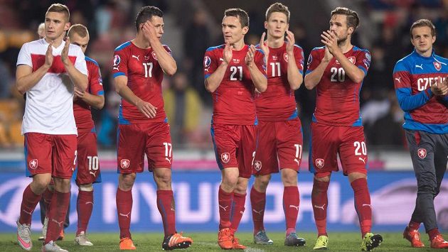 Fotbalisté české reprezentace po prohře v utkání kvalifikace ME 2016 s Tureckem. Fotbalisté české reprezentace po prohře v utkání kvalifikace ME 2016 s Tureckem.