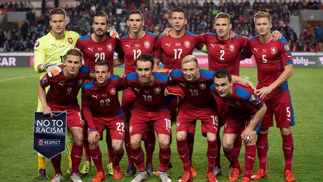 Český reprezentační tým. Horní řada zleva: Vaclík, Novák, Pavelka, Suchý, Kadeřábek, Procházka. Dolní řada zleva: Dočkal, Darida, Šural, Krejčí, Lafata. Český reprezentační tým. Horní řada zleva: Vaclík, Novák, Pavelka, Suchý, Kadeřábek, Procházka. Dolní řada zleva: Dočkal, Darida, Šural, Krejčí, Lafata.