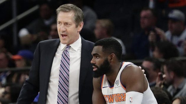 Kouč New York Knicks Jeff Hornacek a Tim Hardaway Jr. při utkání s Miami. Kouč New York Knicks Jeff Hornacek a Tim Hardaway Jr. při utkání s Miami.