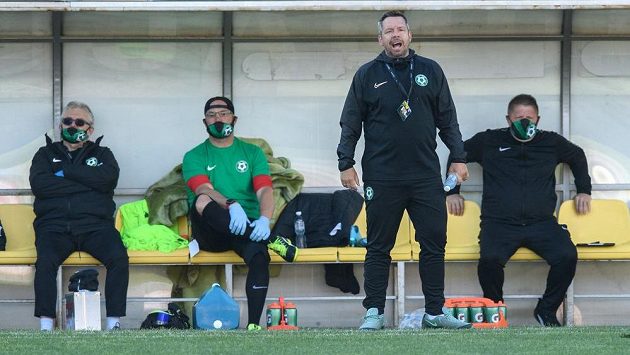 Trenér Příbrami Pavel Horváth během utkání 25. kola ligy s Baníkem Ostrava. Trenér Příbrami Pavel Horváth během utkání 25. kola ligy s Baníkem Ostrava.