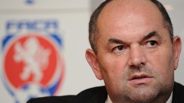 Předseda FAČR Miroslav Pelta. Předseda FAČR Miroslav Pelta.