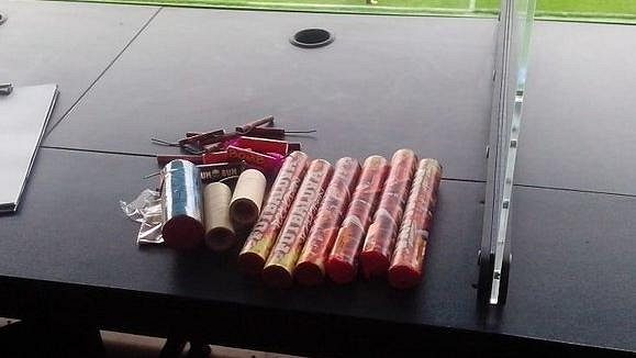 Pyrotechnika, kterou fotbalista propašoval na stadión. Pyrotechnika, kterou fotbalista propašoval na stadión.