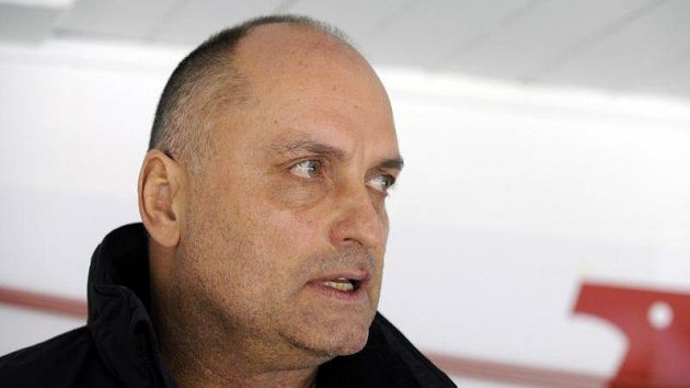 Trenér Karlových Varů Vladimír Kýhos Trenér Karlových Varů Vladimír Kýhos