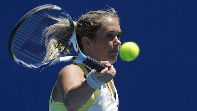 Česká tenistka Klára Zakopalová během utkání prvního kola Australian Open s Jihoafričankou Chanelle Scheepersovou. Česká tenistka Klára Zakopalová během utkání prvního kola Australian Open s Jihoafričankou Chanelle Scheepersovou.