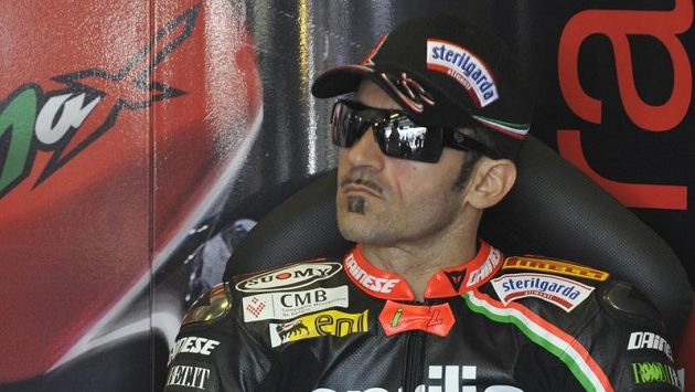 Legendární Max Biaggi se chce věnovat už jen rodině. Legendární Max Biaggi se chce věnovat už jen rodině.