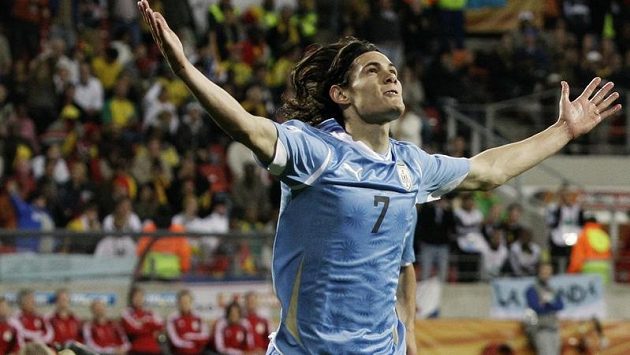 Uruguayský kanonýr Edison Cavani v dresu Neapole. Uruguayský kanonýr Edison Cavani v dresu Neapole.