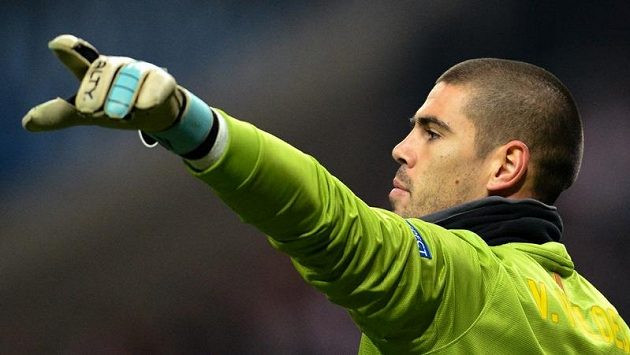 Gólman Victor Valdés touží po nové výzvě, a tak se barcelonská jednička možná přesune do jiného klubu. Gólman Victor Valdés touží po nové výzvě, a tak se barcelonská jednička možná přesune do jiného klubu.