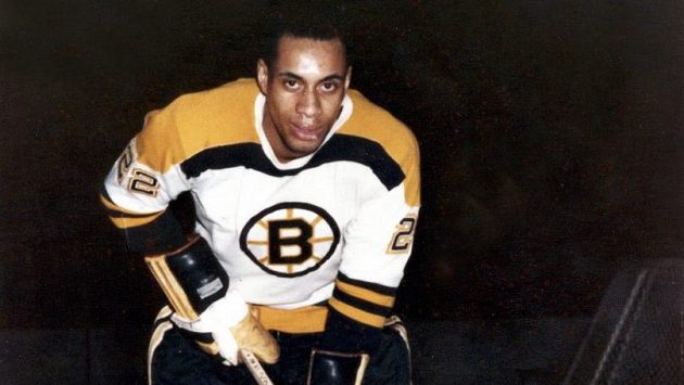 Hokejista Willie O'Ree na archivním snímku v dresu Bostonu v NHL. Hokejista Willie O'Ree na archivním snímku v dresu Bostonu v NHL.