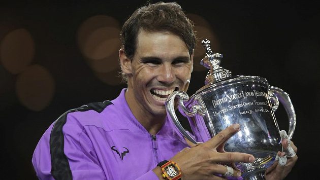 Rafael Nadal, nový šampion US Open s trofejí. Rafael Nadal, nový šampion US Open s trofejí.