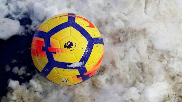 Zimní období a fotbal venku, to nejen v tuzemských poměrech často nejde dohromady - ilustrační foto. Zimní období a fotbal venku, to nejen v tuzemských poměrech často nejde dohromady - ilustrační foto.