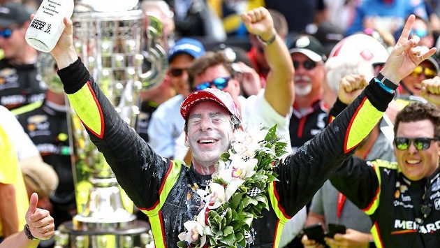 Francouzský pilot Simon Pagenaud vyhrál automobilový závod 500 mil v Indianapolis. Francouzský pilot Simon Pagenaud vyhrál automobilový závod 500 mil v Indianapolis.