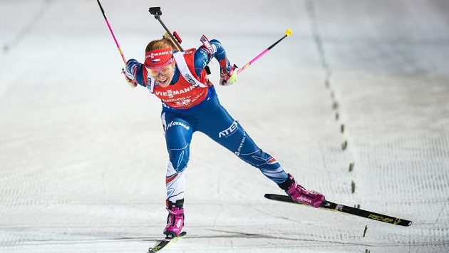Gabriela Koukalová projíždí cílem při stíhačce v Novém Městě na Moravě. Gabriela Koukalová projíždí cílem při stíhačce v Novém Městě na Moravě.