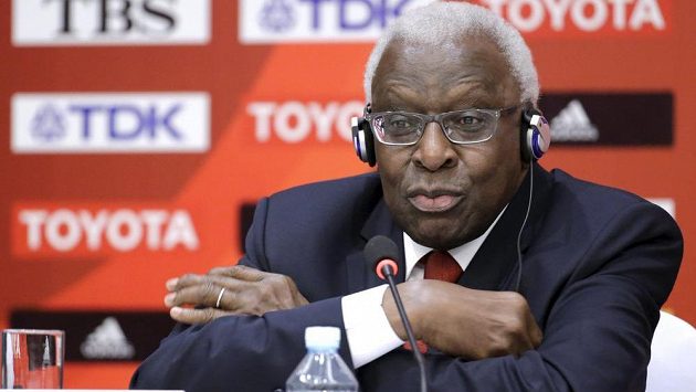 Někdejší prezident IAAF Lamine Diack, který se měl podílet na podivných operacích kolem dopingových vzorků. Někdejší prezident IAAF Lamine Diack, který se měl podílet na podivných operacích kolem dopingových vzorků.