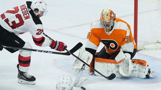 Michal Neuvirth v brance Philadelphie zářil a pomohl Flyers vychytat výhru v utkání NHL s New Jersey. Michal Neuvirth v brance Philadelphie zářil a pomohl Flyers vychytat výhru v utkání NHL s New Jersey.