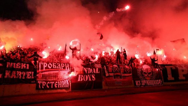 Fanoušci Partizanu při utkání s CZ. Fanoušci Partizanu při utkání s CZ.