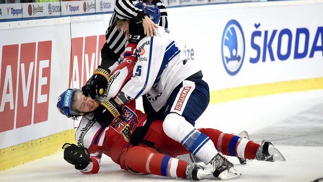Finský reprezentant Rasmus Ristolainen mění v NHL dres. bude hrát za Philadelphii. Finský reprezentant Rasmus Ristolainen mění v NHL dres. bude hrát za Philadelphii.
