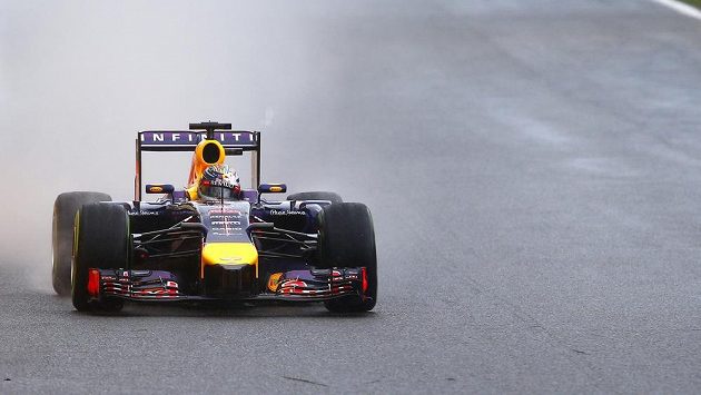 Německý jezdec ze stáje Red Bull Sebastian Vettel. Německý jezdec ze stáje Red Bull Sebastian Vettel.