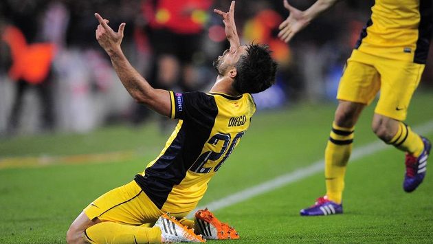 Záložník Atlétika Madrid Diego se raduje z gólu proti Barceloně. Záložník Atlétika Madrid Diego se raduje z gólu proti Barceloně.