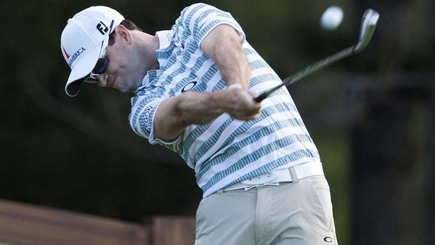 Americký golfista Zach Johnson (na snímku) vede turnaj na Havaji. Americký golfista Zach Johnson (na snímku) vede turnaj na Havaji.
