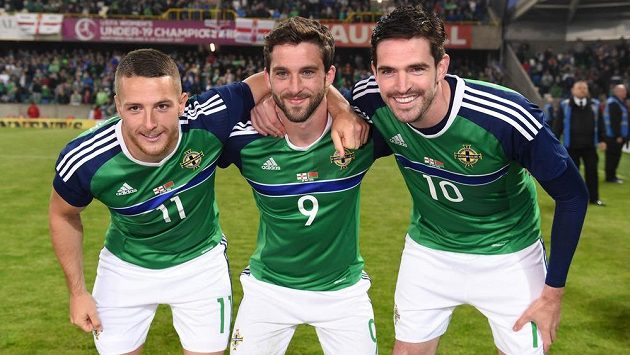 Severoirské trio Conor Washington (zleva), William Grigg a Kyle Lafferty při utkání s Běloruskem. Severoirské trio Conor Washington (zleva), William Grigg a Kyle Lafferty při utkání s Běloruskem.