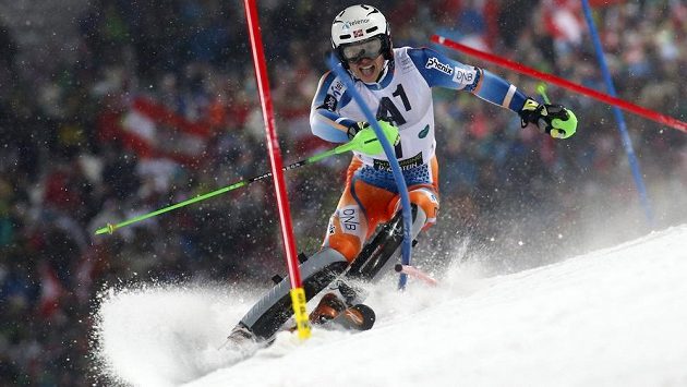 Nor Henrik Kristoffersen si jede pro vítězství v nočním slalomu SP ve Schladmingu. Nor Henrik Kristoffersen si jede pro vítězství v nočním slalomu SP ve Schladmingu.