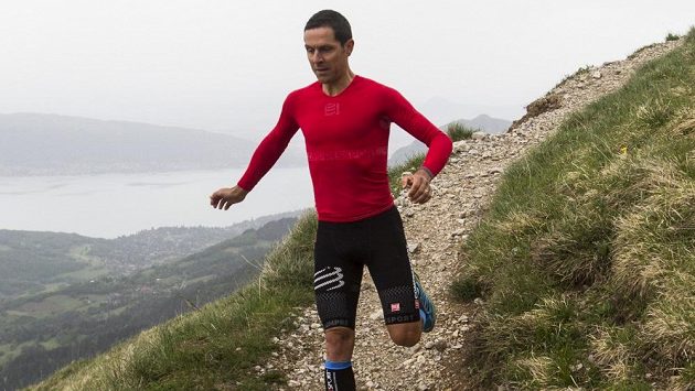 Běhání na velmi dlouhé vzdálenosti patří mezi nejnáročnější sporty. Běhání na velmi dlouhé vzdálenosti patří mezi nejnáročnější sporty.