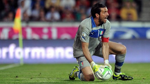 Brankář Gianluigi Buffon na archivním snímku. Brankář Gianluigi Buffon na archivním snímku.