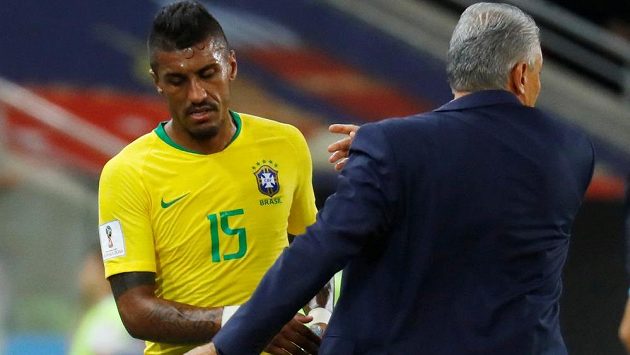 Brazilský fotbalový reprezentant Paulinho bude hrát v další sezóně opět v Číně. Brazilský fotbalový reprezentant Paulinho bude hrát v další sezóně opět v Číně.