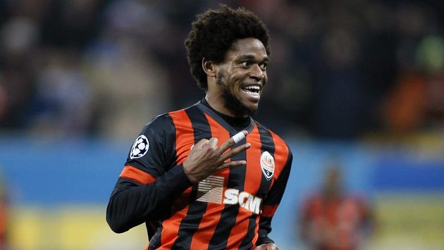 Brazilský útočník Luiz Adriano ze Šachtaru Doněck dal ve dvou utkáních Ligy mistrů proti BATE Borisov celkem osm gólů. Brazilský útočník Luiz Adriano ze Šachtaru Doněck dal ve dvou utkáních Ligy mistrů proti BATE Borisov celkem osm gólů.